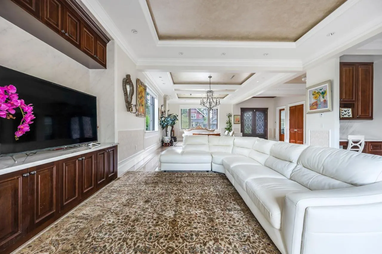 Cozy 1-Bedroom Share House In The Heart Of Βανκούβερ 0*,