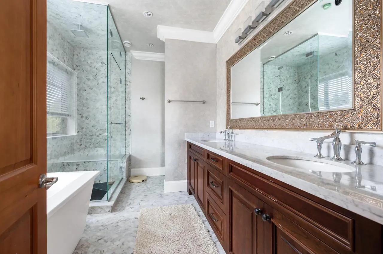 Δωμάτια σε οικογενειακή κατοικία Cozy 1-Bedroom Share House In The Heart Of Βανκούβερ